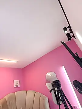 Snapshot of Shanelle__ chatting on 11-12-25, 01:44 Shanelle online show from 11-12-25, 01:44