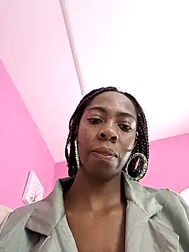 Snapshot of Shanelle__ chatting on 11-19-25, 01:33 Shanelle online show from 11-19-25, 01:33