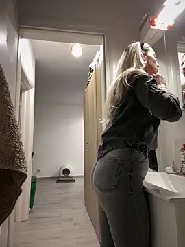 Snapshot of Ella_Charm chatting on 02-11-26, 04:23 Ella Charm online show from 02-11-26, 04:23