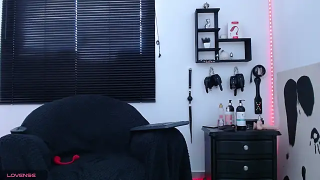 Snapshot of KinkyAllisonSub chatting on 12-11-24, 05:37 KinkyAllisonSub online show from 12-11-24, 05:37