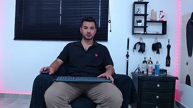 Snapshot of KinkyAllisonSub chatting on 12-21-24, 07:27 KinkyAllisonSub online show from 12-21-24, 07:27