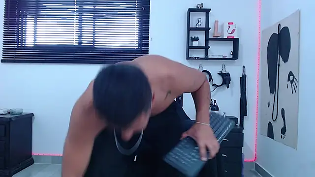 Snapshot of KinkyAllisonSub chatting on 12-30-24, 07:21 KinkyAllisonSub online show from 12-30-24, 07:21