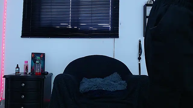 Snapshot of KinkyAllisonSub chatting on 02-18-25, 02:59 KinkyAllisonSub online show from 02-18-25, 02:59