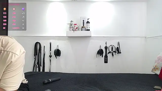 Snapshot of KinkyAllisonSub chatting on 10-31-25, 04:08 KinkyAllisonSub online show from 10-31-25, 04:08