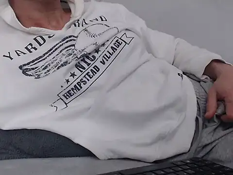 Snapshot of MikeyMaXXX chatting on 03-01-26, 12:34 MikeyMaXXX online show from 03-01-26, 12:34