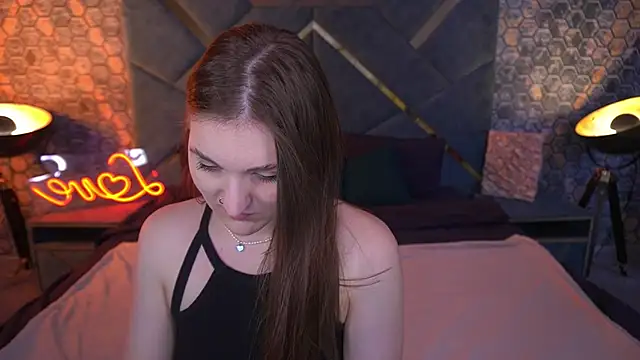 EmmyCharmm online show from 09-26-25, 06:06