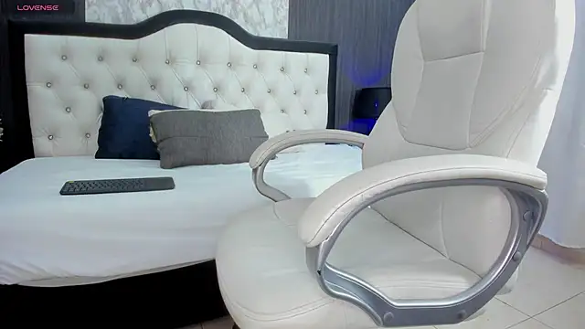 Snapshot of amara_falcon chatting on 02-06-25, 01:43 amara falcon online show from 02-06-25, 01:43