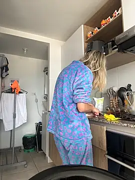 Ameellie online show from 09-18-25, 04:20