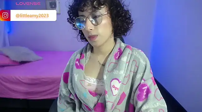 Snapshot of little__amy_ chatting on 01-06-25, 04:58 little  amy  online show from 01-06-25, 04:58