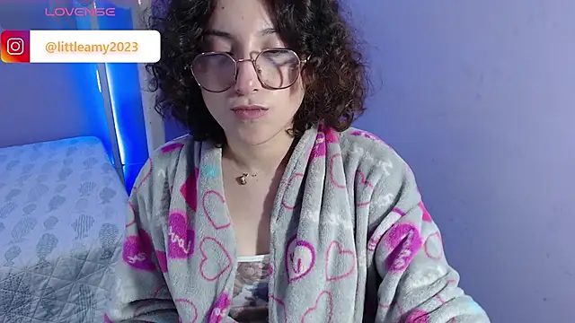 Snapshot of little__amy_ chatting on 02-19-25, 05:27 little  amy  online show from 02-19-25, 05:27