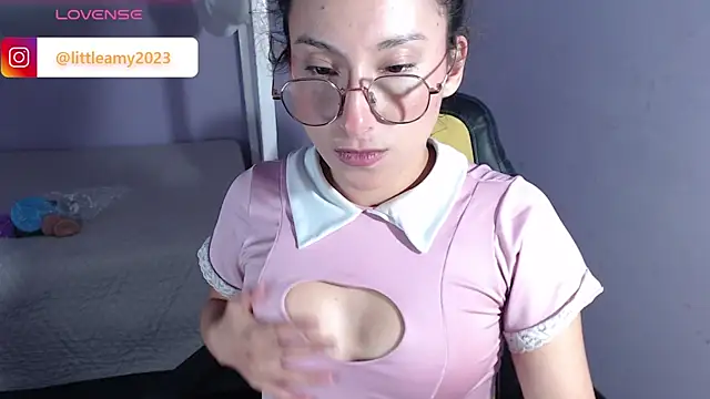 Snapshot of little__amy_ chatting on 03-20-25, 01:46 little  amy  online show from 03-20-25, 01:46