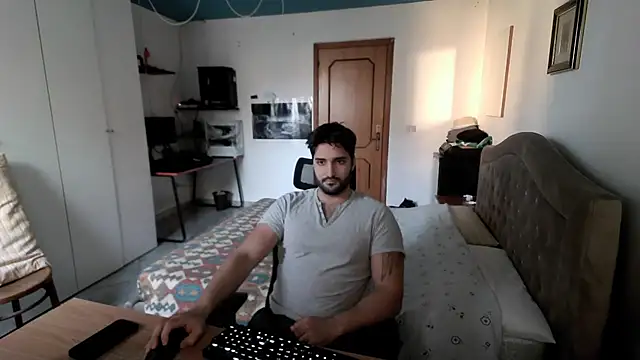 Alexox02 online show from 12-19-24, 01:40