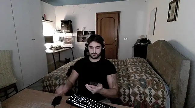 Alexox02 online show from 12-20-24, 08:55