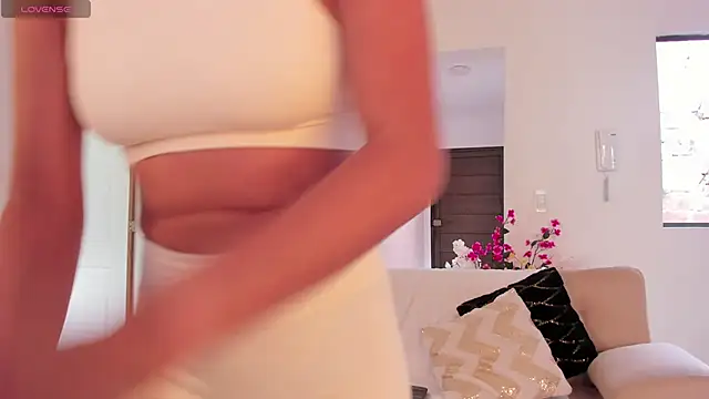 Alaia Ferrer  online show from 11-17-25, 08:14