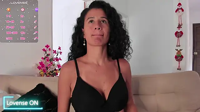 Alaia Ferrer  online show from 12-21-25, 08:38