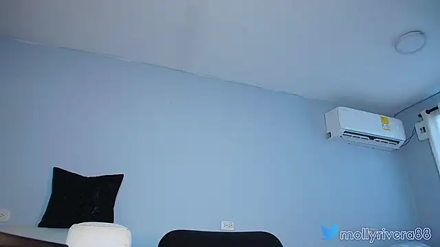 Snapshot of mollyrivera chatting on 09-22-25, 08:22 mollyrivera online show from 09-22-25, 08:22