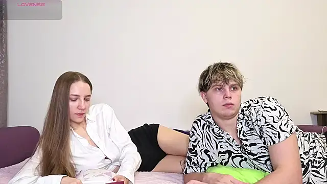 Emily and Ilumi online show from 10-12-25, 06:40