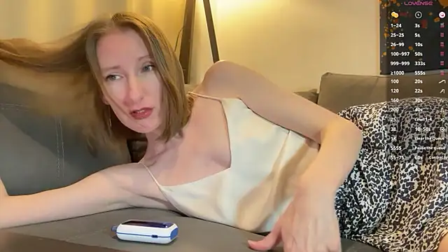 Snapshot of MonikaBos chatting on 01-06-25, 10:58 MonikaBos online show from 01-06-25, 10:58