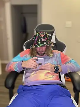 Snapshot of 4kUsh2Fashion0 chatting on 01-05-25, 01:13 4kUsh2Fashion0 online show from 01-05-25, 01:13