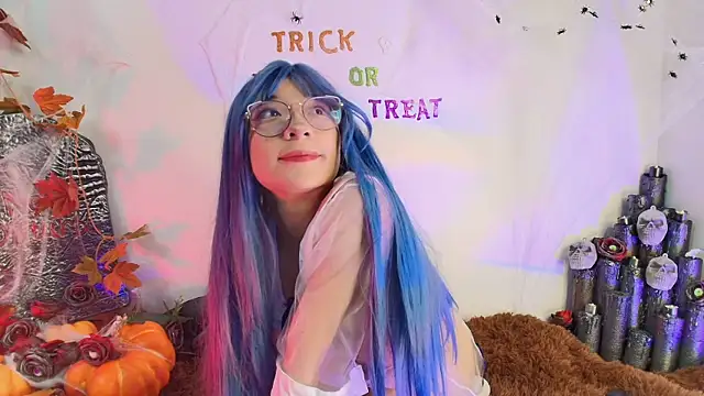 Cloe Leee online show from 10-19-25, 05:19