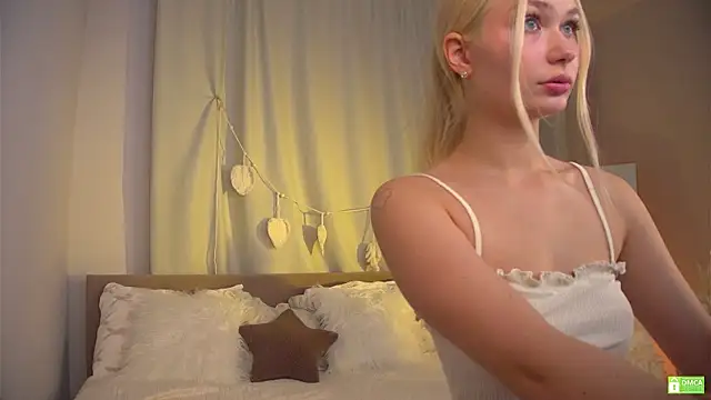 Snapshot of white_godness chatting on 12-15-24, 02:37 white godness online show from 12-15-24, 02:37