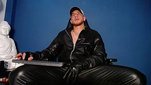 Snapshot of Maxxxpowerful chatting on 11-05-25, 04:51 Maxxxpowerful online show from 11-05-25, 04:51