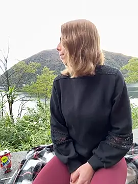 Mia Railey online show from 10-27-25, 02:21