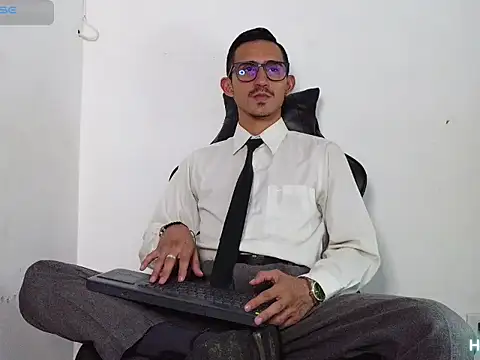 HomeAloneK online show from 12-14-25, 07:40