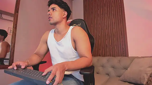 Snapshot of liam_collins21 chatting on 01-17-26, 12:10 liam collins21 online show from 01-17-26, 12:10