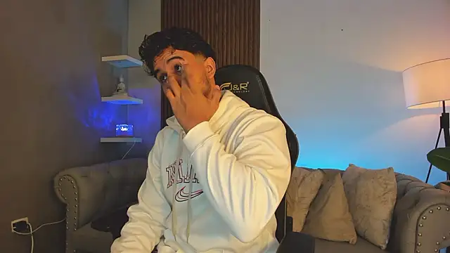 Snapshot of liam_collins21 chatting on 02-25-26, 12:15 liam collins21 online show from 02-25-26, 12:15