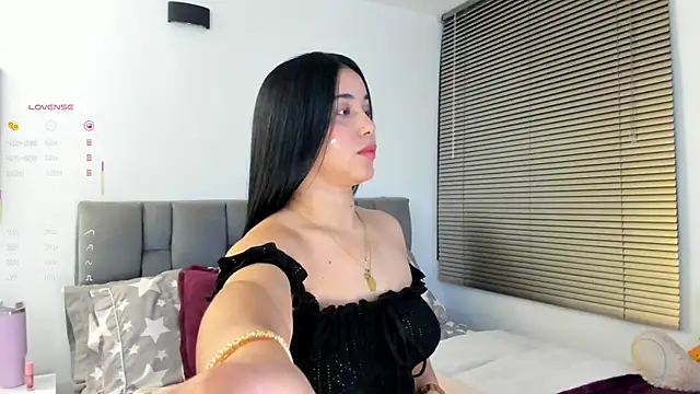 Snapshot of Gigi-bom chatting on 02-19-26, 12:06 Gigi-bom online show from 02-19-26, 12:06