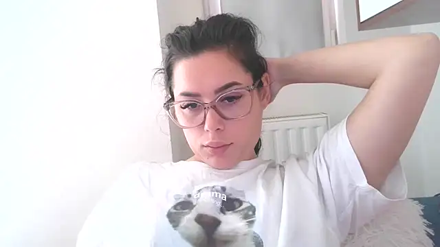 LovelyJulliette online show from 10-30-25, 12:06