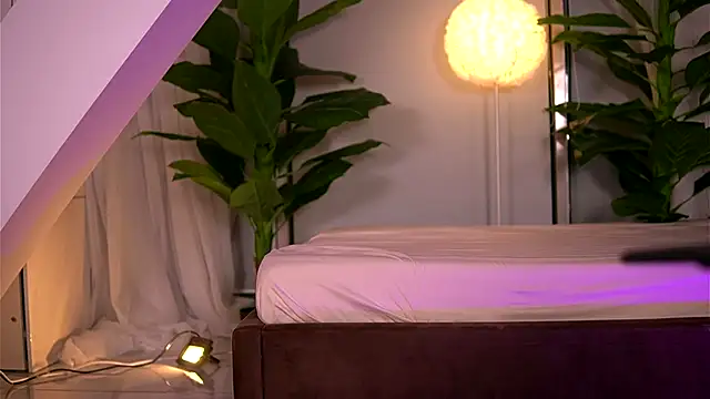 KaylaBray online show from 11-25-25, 04:56