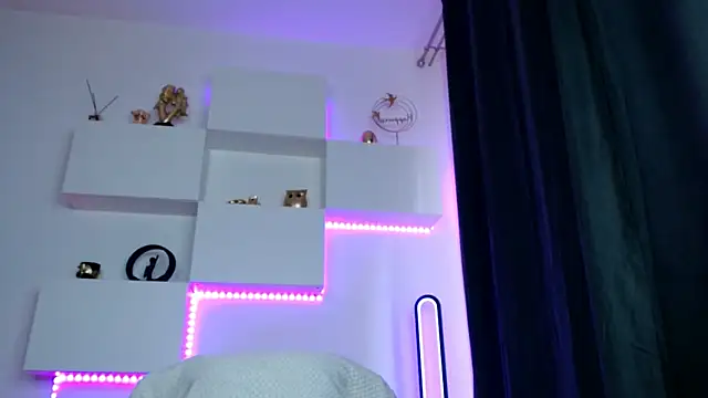 arianatattoos online show from 04-18-26, 06:50