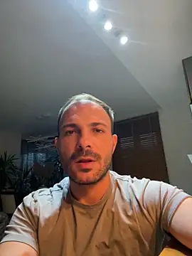 Adventurehotman online show from 09-28-25, 04:23