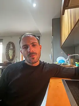 Adventurehotman online show from 10-04-25, 03:10