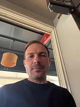 Adventurehotman online show from 11-04-25, 01:54