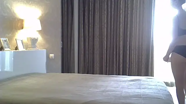 ZarinaSwift online show from 10-13-25, 04:12