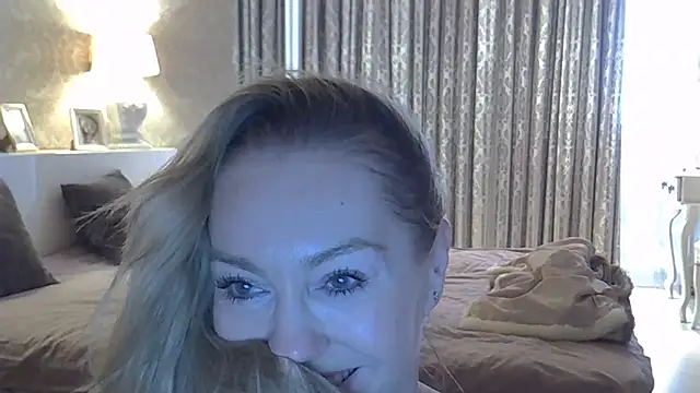 ZarinaSwift online show from 10-19-25, 04:46