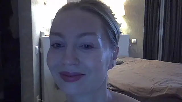 ZarinaSwift online show from 10-22-25, 04:24