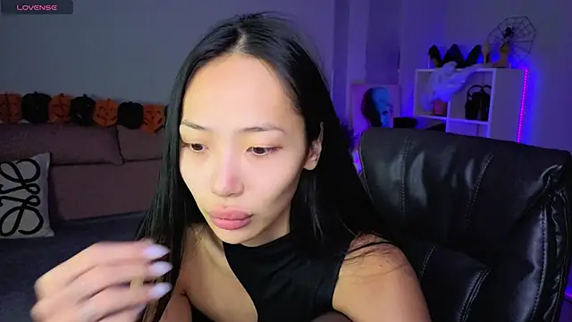 Snapshot of _MIURA_ chatting on 10-29-25, 01:08 MIURA online show from 10-29-25, 01:08