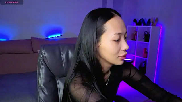 Snapshot of _MIURA_ chatting on 11-13-25, 01:15 MIURA online show from 11-13-25, 01:15