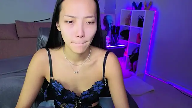 Snapshot of _MIURA_ chatting on 11-18-25, 01:11 MIURA online show from 11-18-25, 01:11