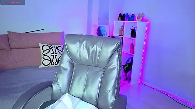 Snapshot of _MIURA_ chatting on 11-21-25, 12:54 MIURA online show from 11-21-25, 12:54