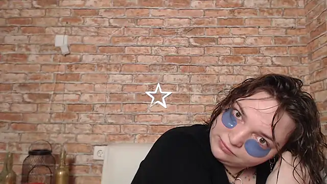 Snapshot of Amelia_Kiss_ chatting on 02-14-25, 01:02 Amelia Kiss online show from 02-14-25, 01:02