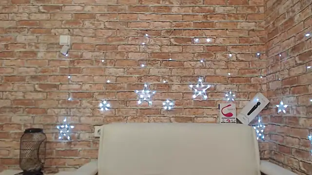 Amelia Kiss  online show from 12-23-25, 12:30