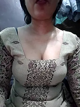 Snapshot of Kavita_ji chatting on 09-10-25, 03:28 Kavita ji online show from 09-10-25, 03:28