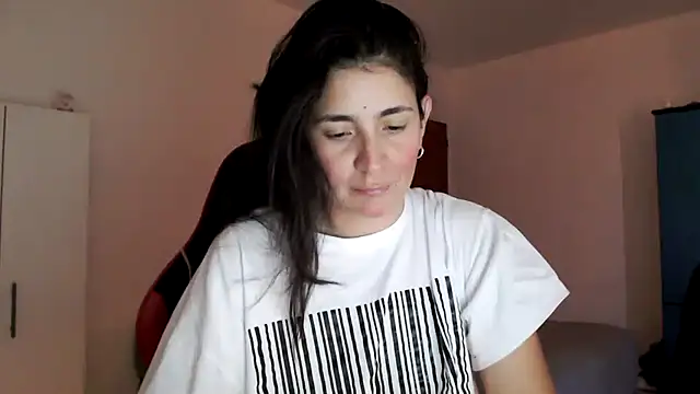 Snapshot of samantha_s69 chatting on 01-30-25, 01:21 samantha s69 online show from 01-30-25, 01:21