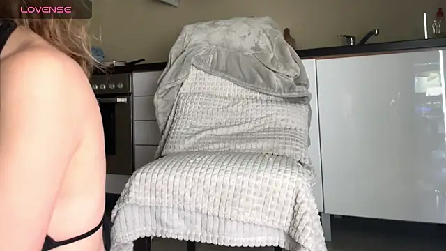 Snapshot of Missy_baby chatting on 02-03-25, 06:39 Missy baby online show from 02-03-25, 06:39