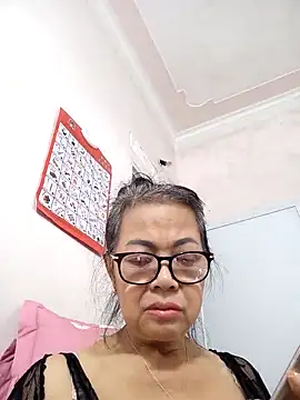 Snapshot of Hotestlove chatting on 10-25-25, 02:30 Hotestlove online show from 10-25-25, 02:30